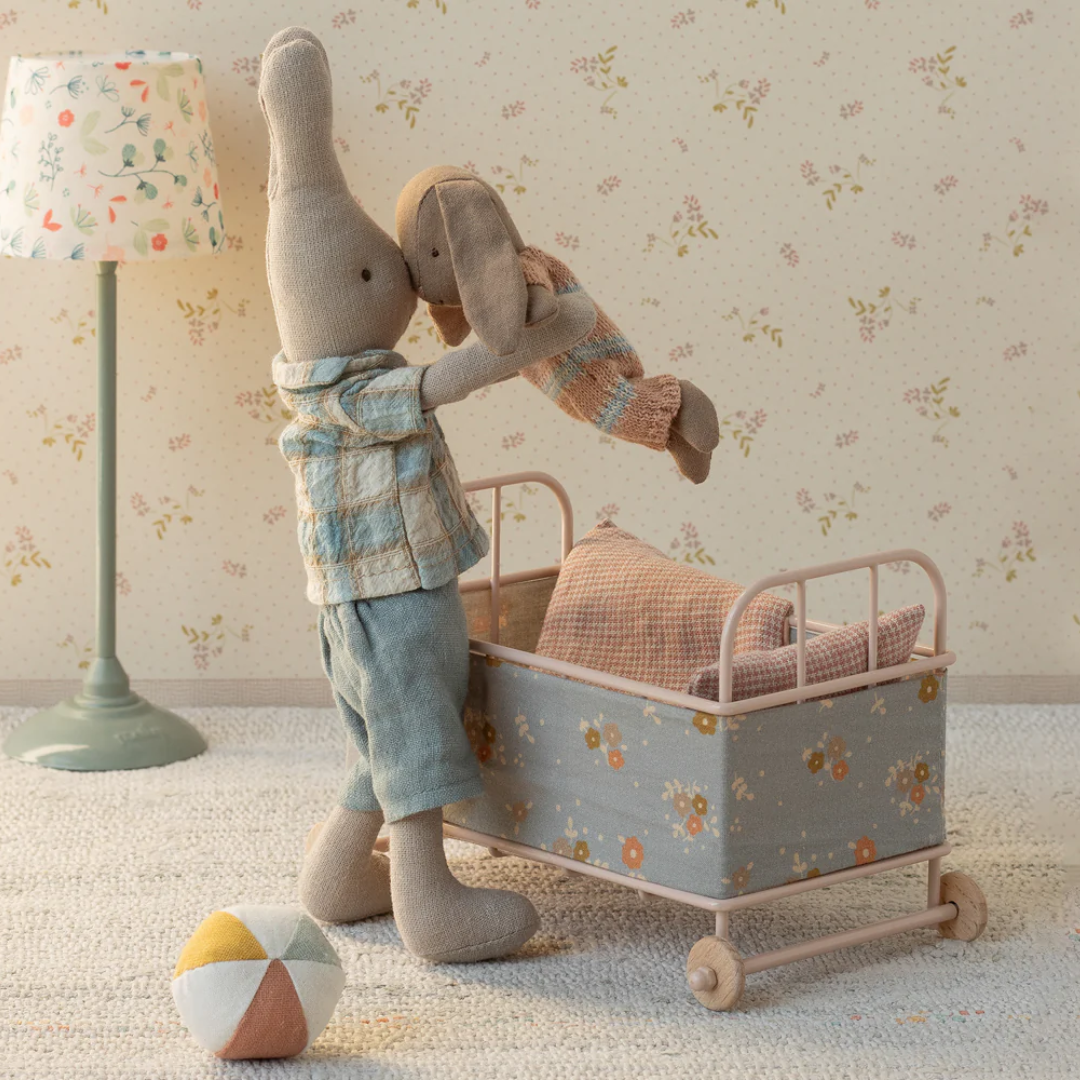 Bunny Maileg Micro - Marrone - Completo rosa antico