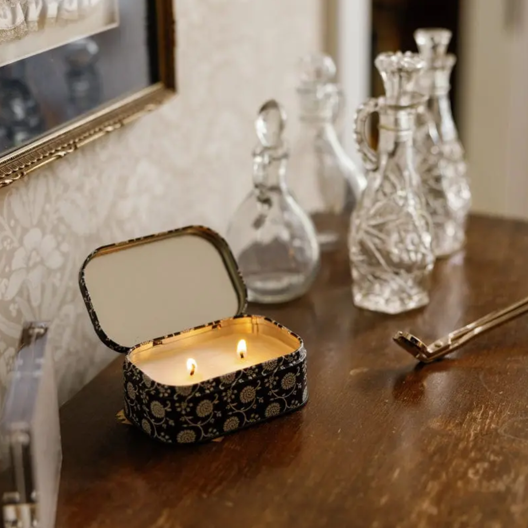 Candela in latta  Chérie - Black Fig & Olive - Paddywax