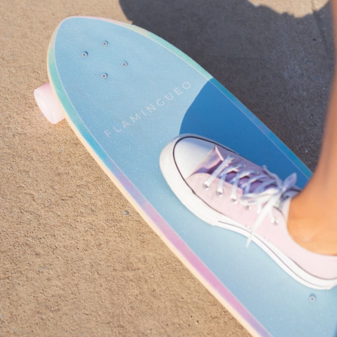 Flamingueo . Tavola da surfskate con linee multicolori - JUSTIN